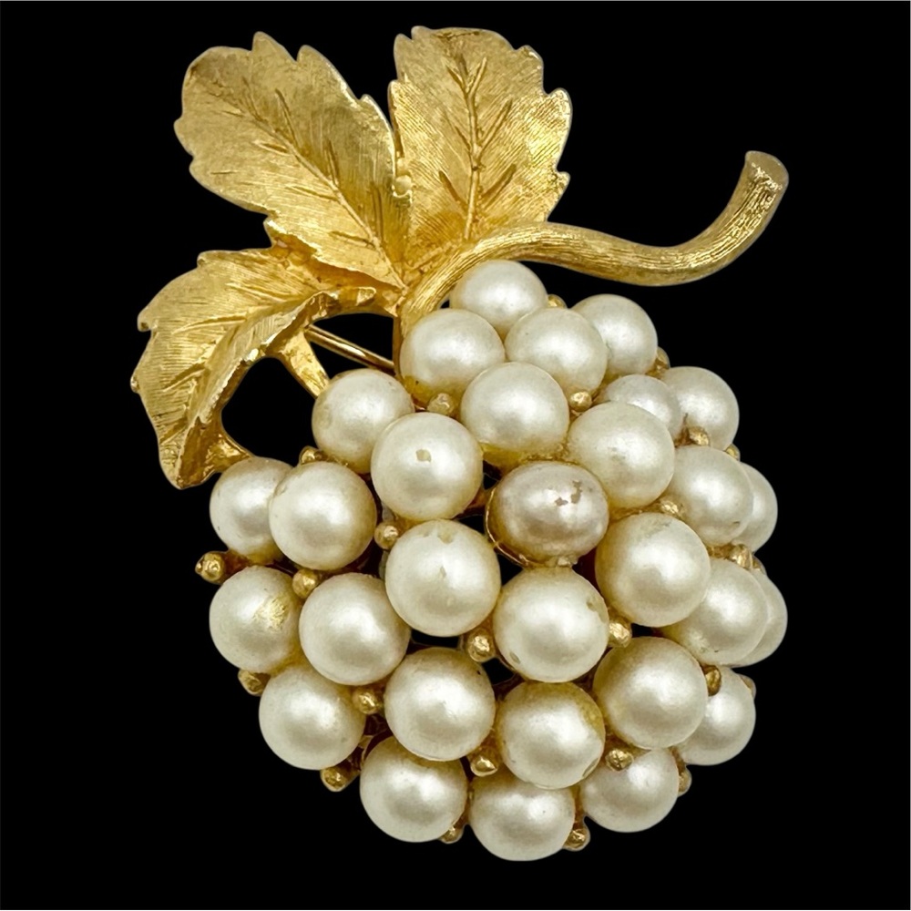 Vintage Arthur Pepper ART Pearl Grape Cluster Brooch Pin